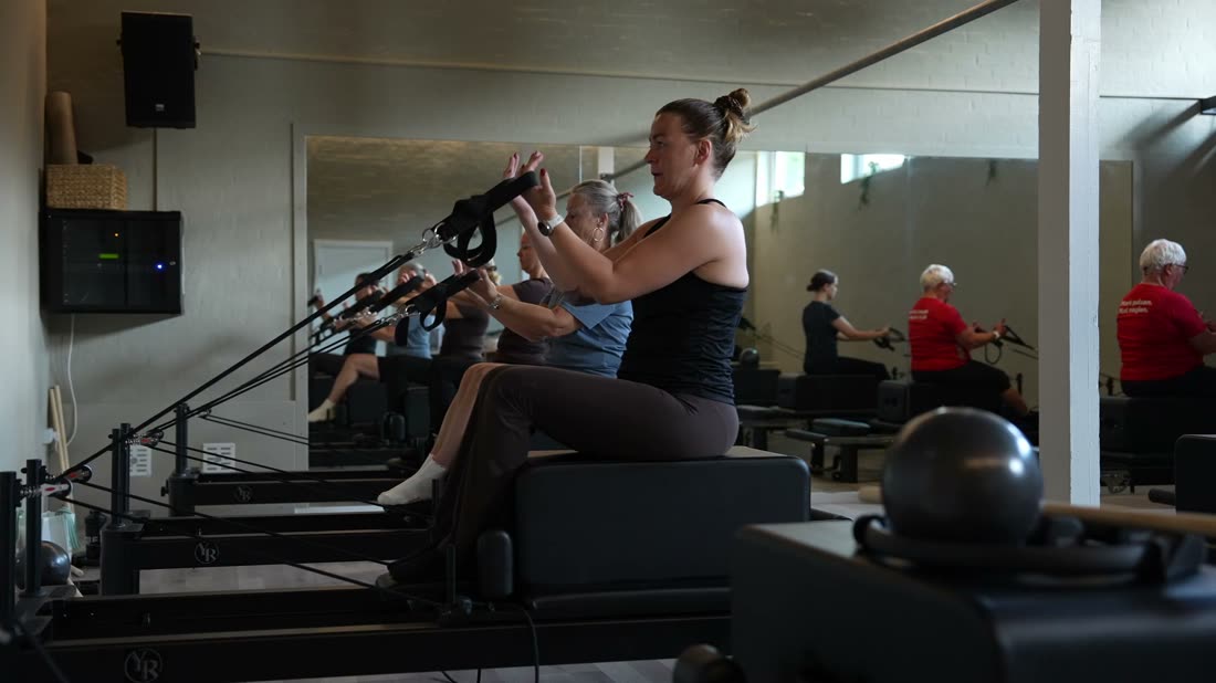 Reformer-hold træner i Sportspark Blåvandshuk i Oksbøl