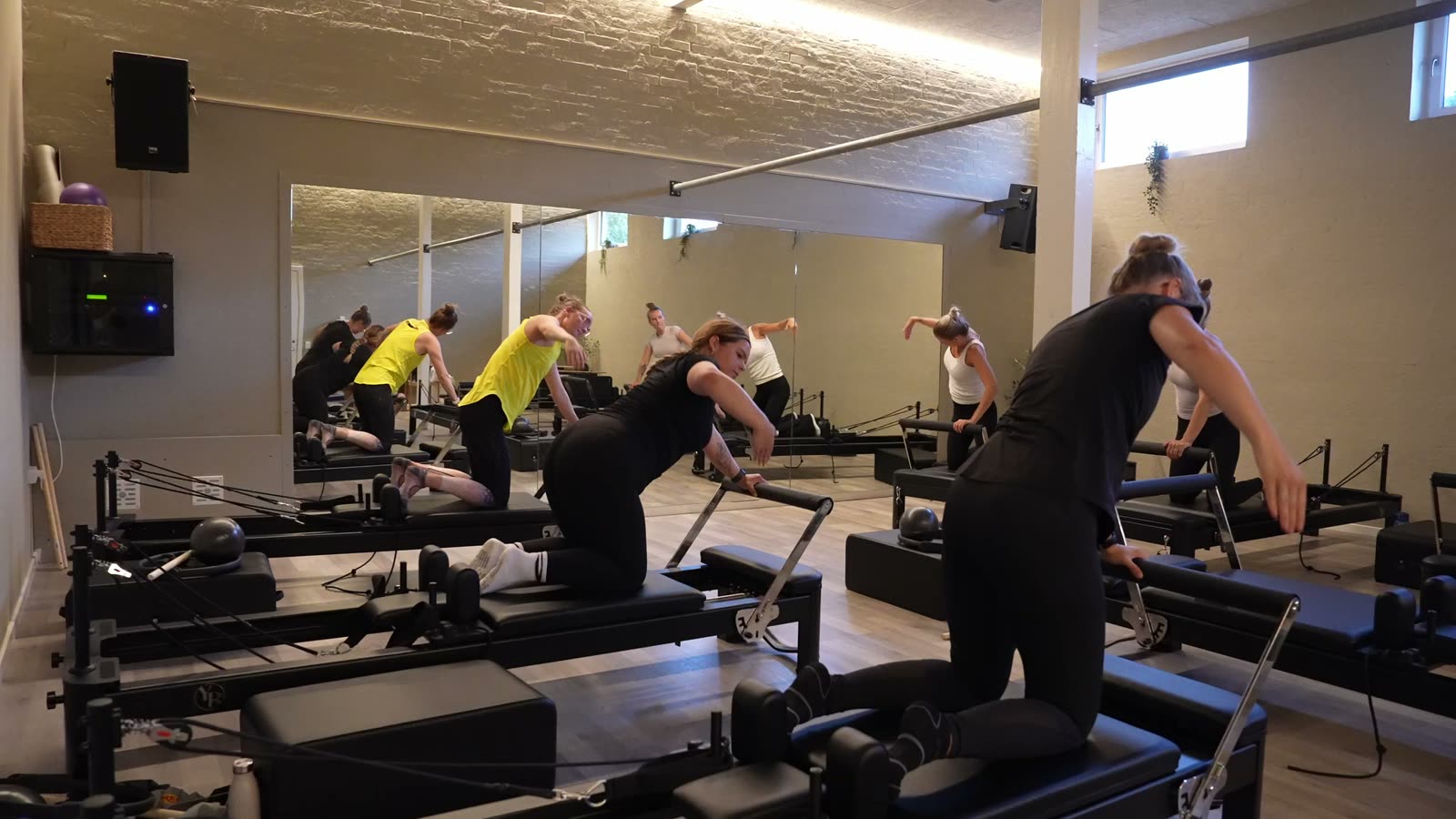 Reformer-hold i træning i Sportspark Blåvandshuk i Oksbøl