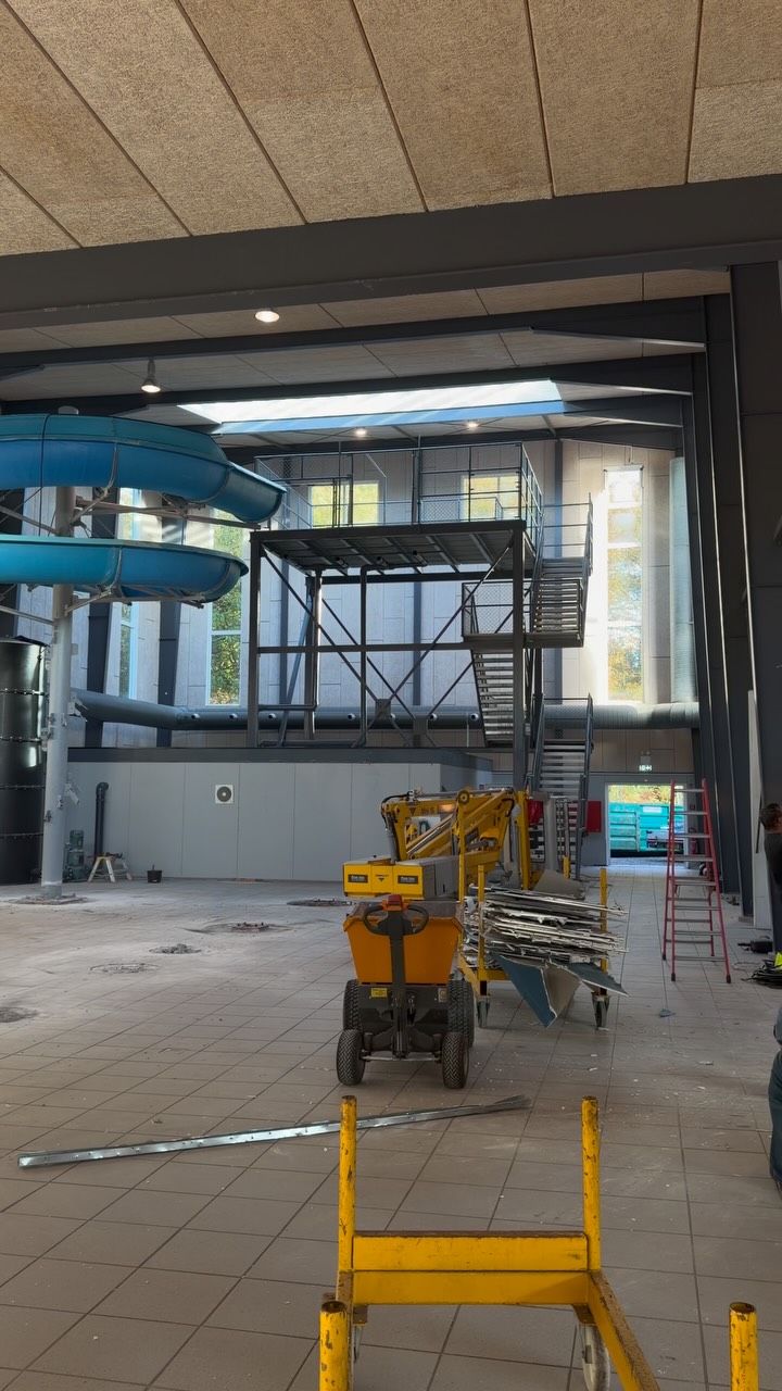 Badelandet er så godt som revet ned 🛠️

Bassinet er tømt, ru